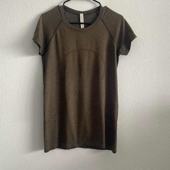 lululemon athletica Tops - Lululemon Swiftly Tech Short Sleeve 2.0 Size 10